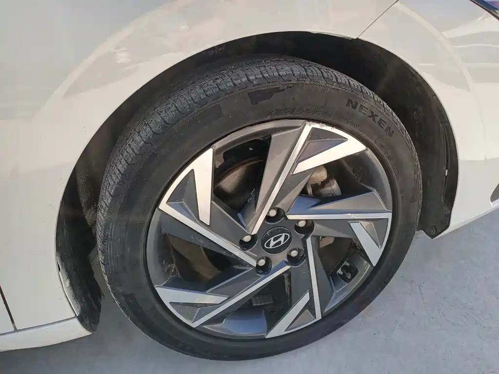 Hyundai Elantra — фото 16