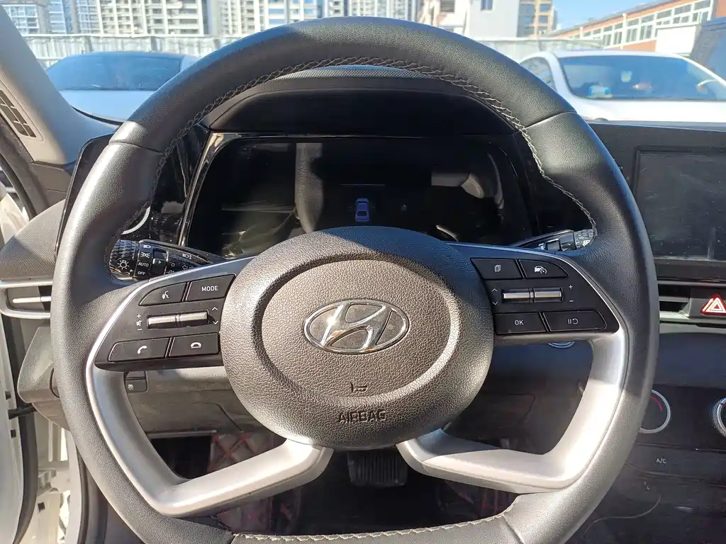 Hyundai Elantra — фото 25