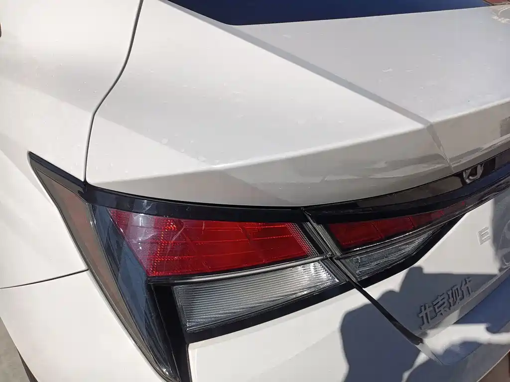 Hyundai Elantra — фото 10
