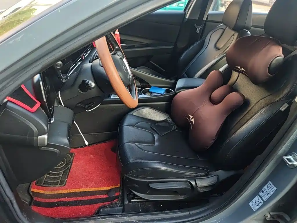 Hyundai Elantra — фото 11