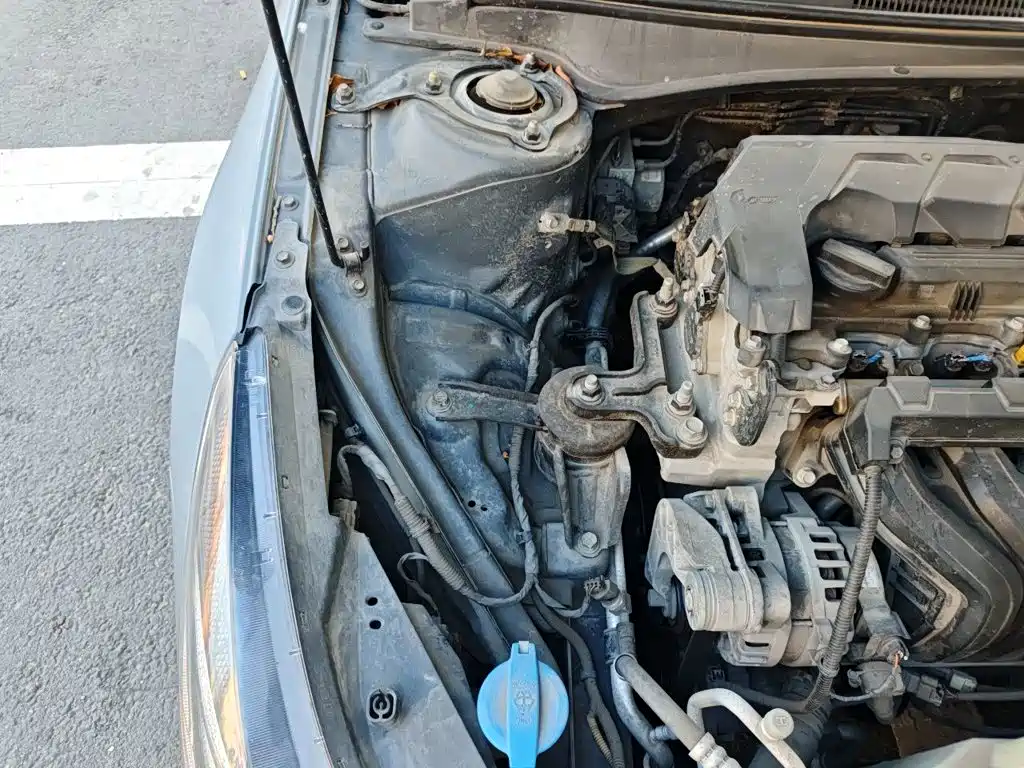 Hyundai Elantra — фото 20