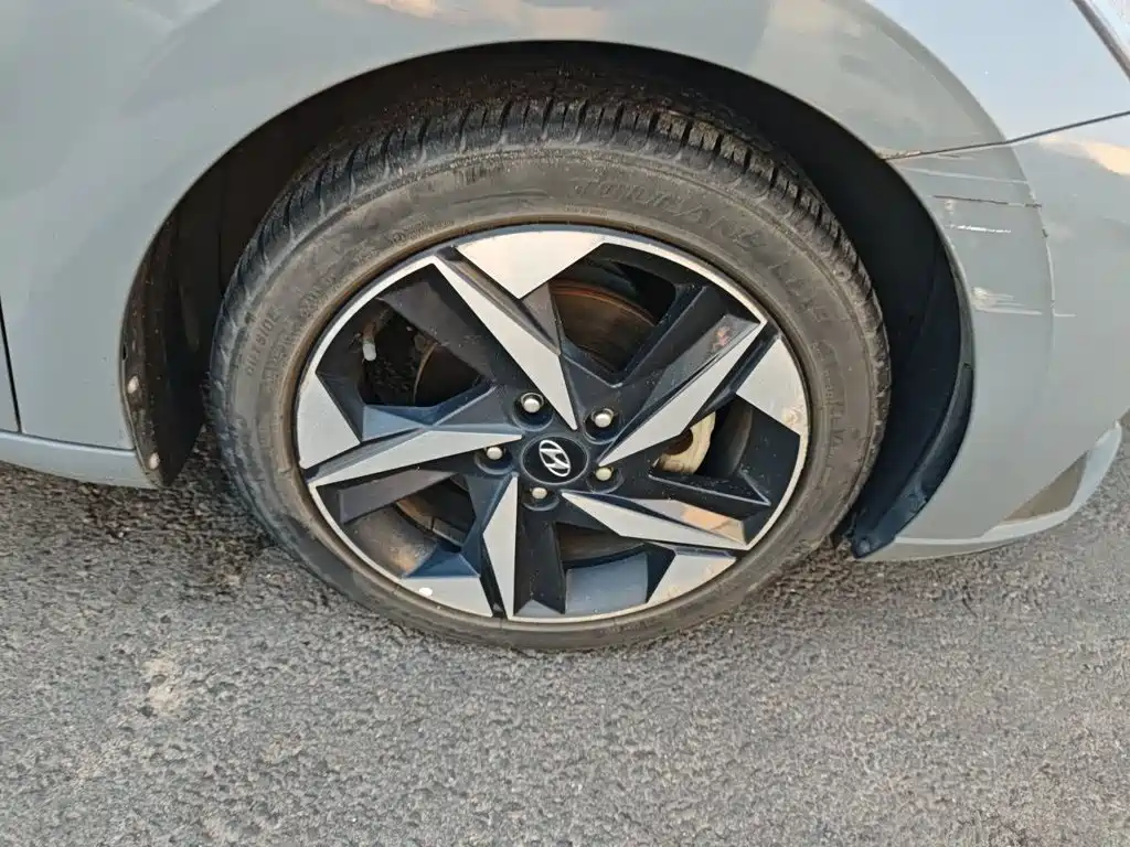 Hyundai Elantra — фото 24