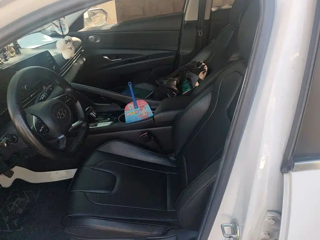 Hyundai Elantra — фото 11
