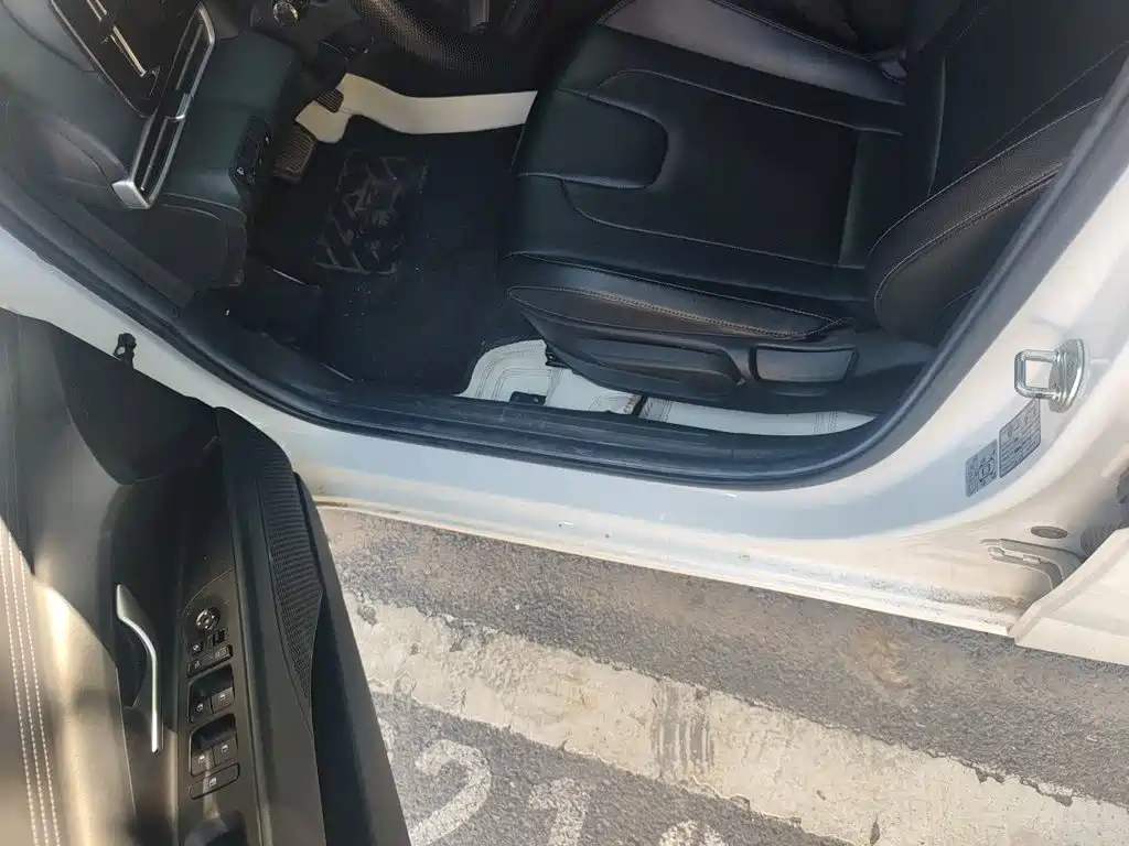 Hyundai Elantra — фото 19