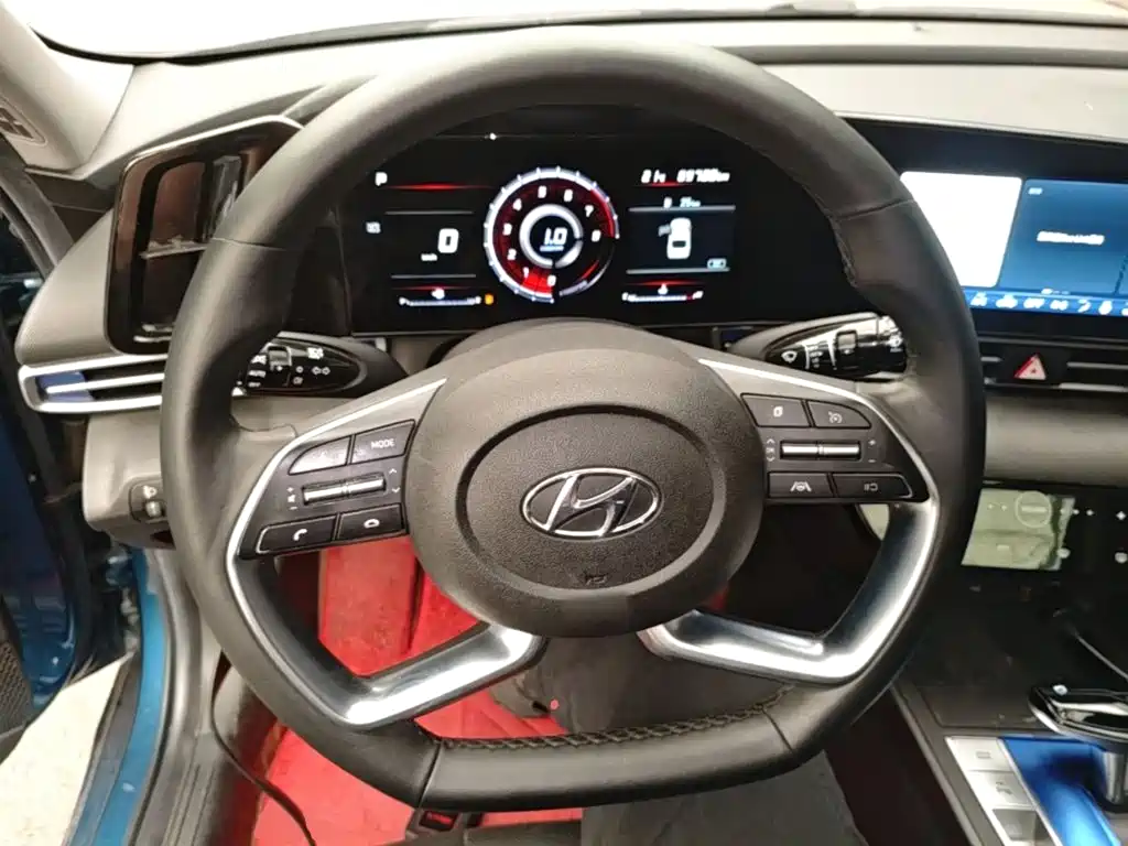 Hyundai Elantra — фото 11