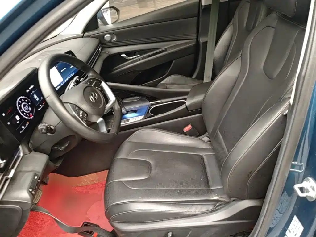 Hyundai Elantra — фото 15