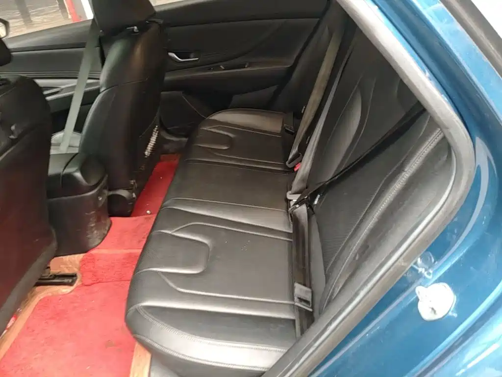 Hyundai Elantra — фото 17