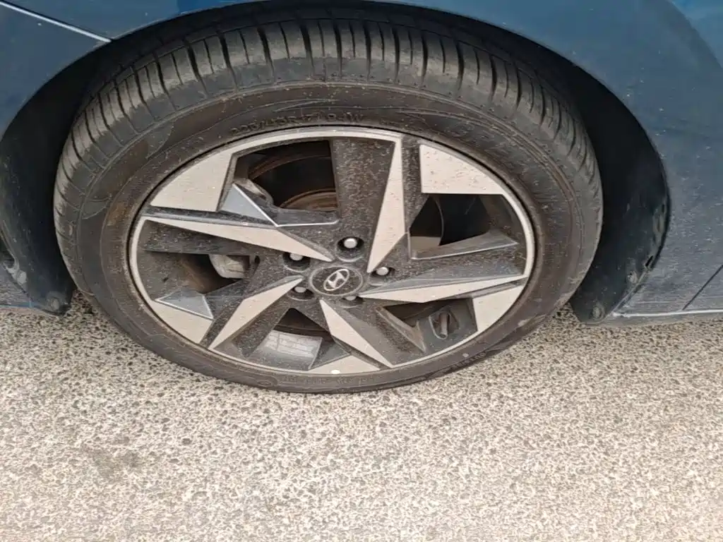 Hyundai Elantra — фото 23