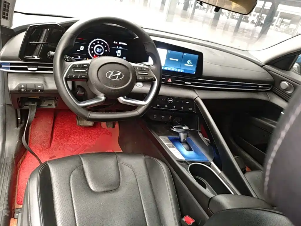 Hyundai Elantra — фото 10