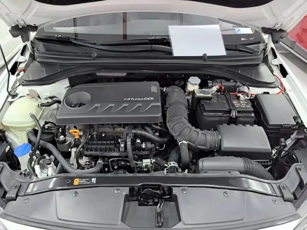 Hyundai Elantra — фото 20
