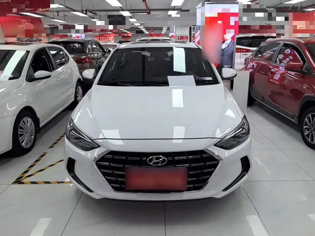 Hyundai Elantra — фото 3