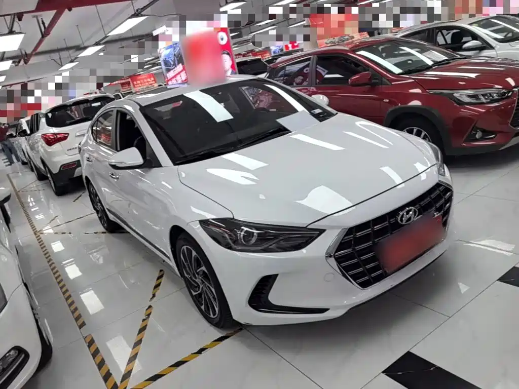 Hyundai Elantra — фото 4