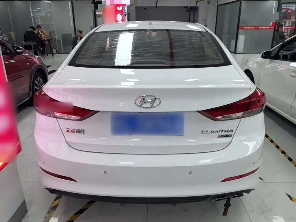 Hyundai Elantra — фото 6