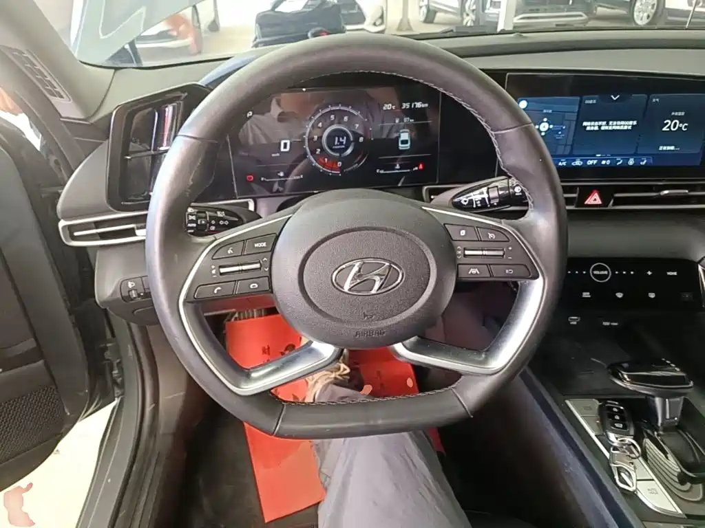 Hyundai Elantra — фото 11