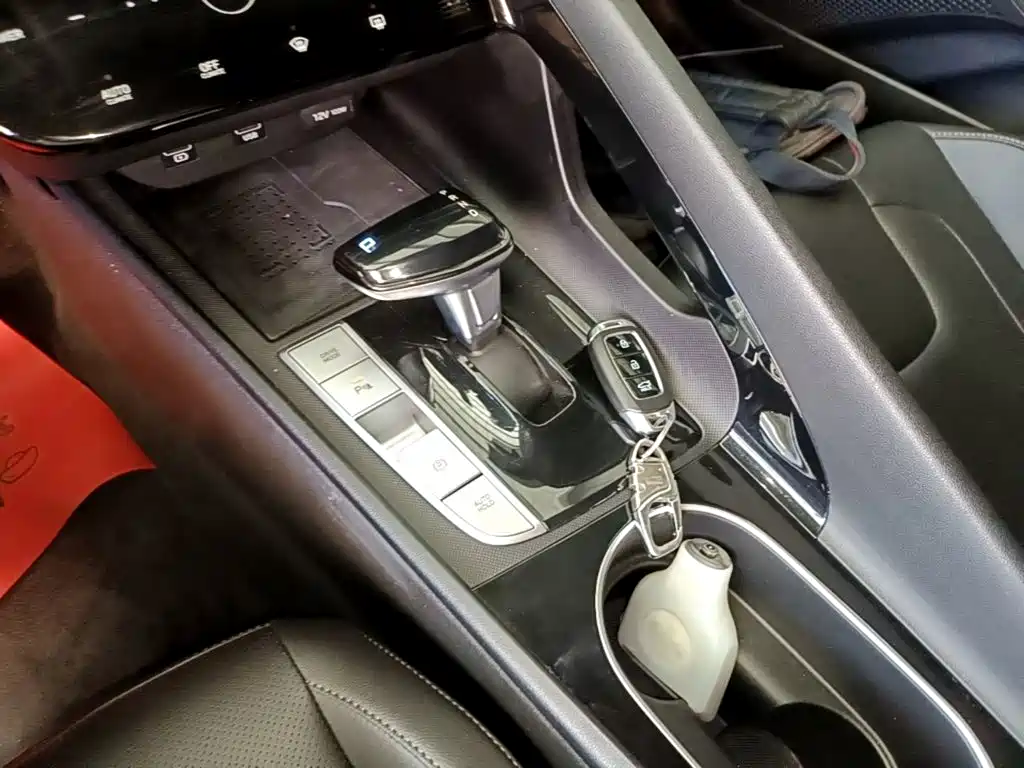 Hyundai Elantra — фото 14