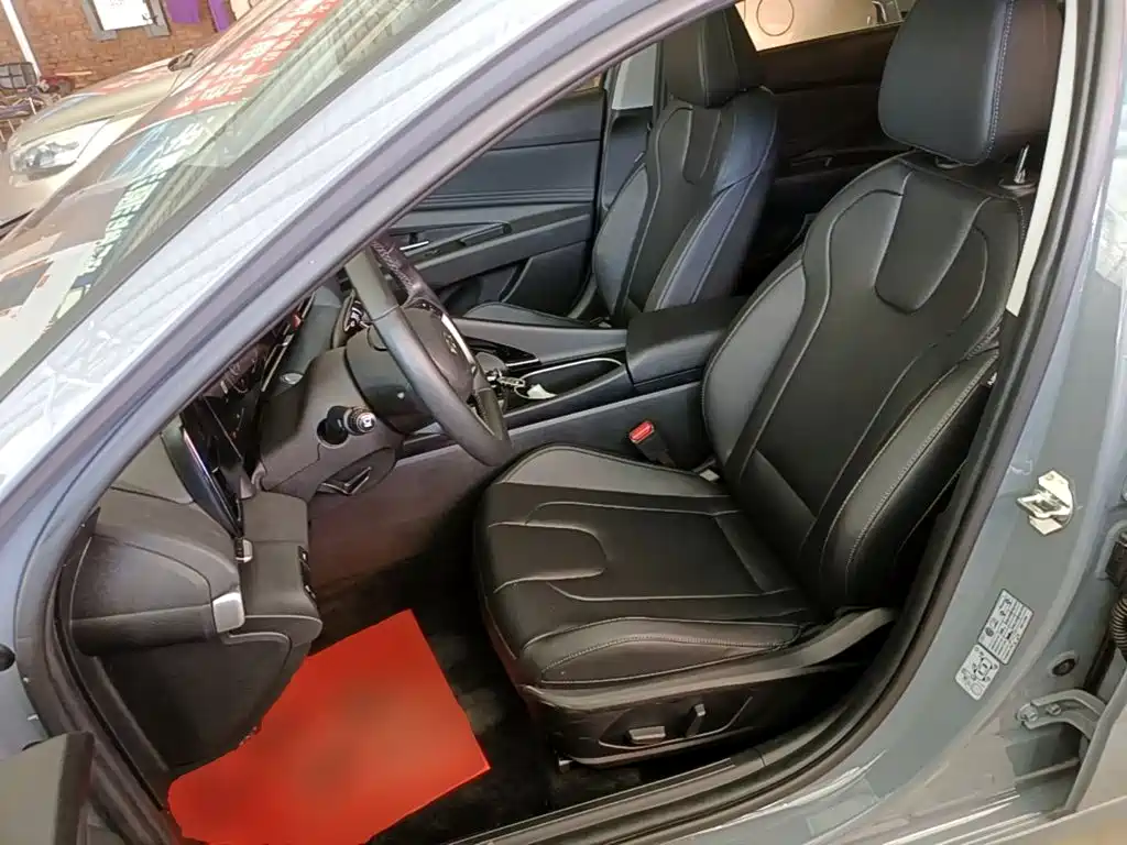 Hyundai Elantra — фото 15