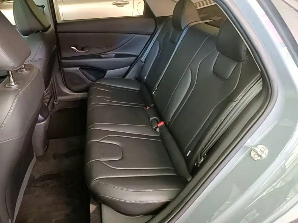 Hyundai Elantra — фото 17