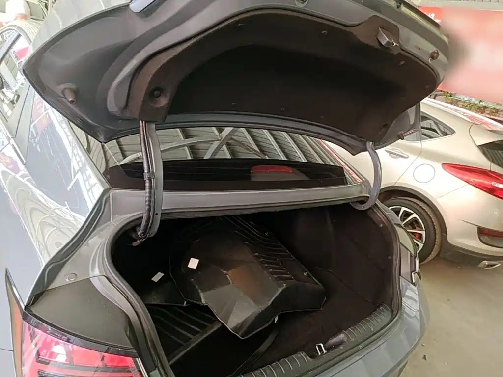 Hyundai Elantra — фото 19