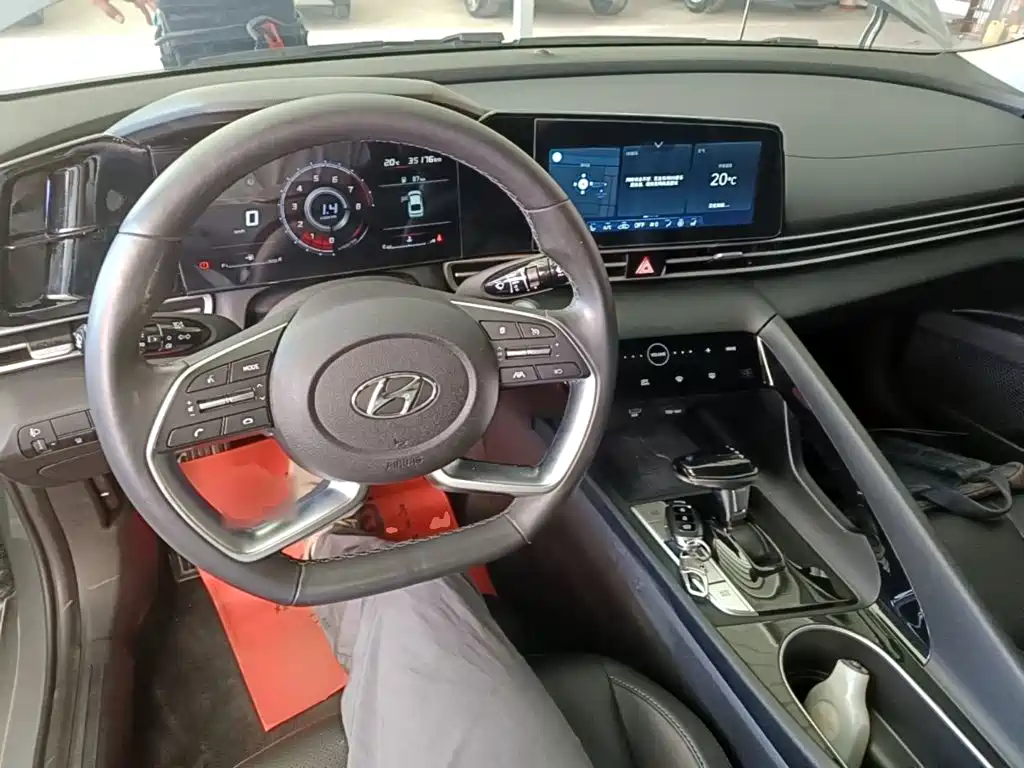 Hyundai Elantra — фото 10