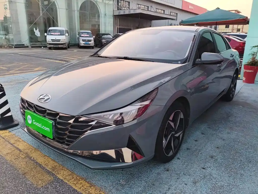 Hyundai Elantra — фото 2