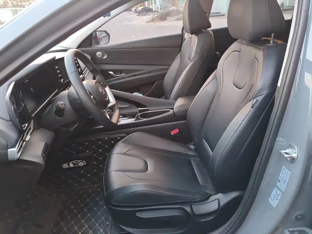 Hyundai Elantra — фото 15