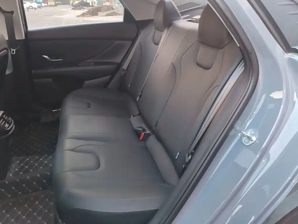 Hyundai Elantra — фото 17
