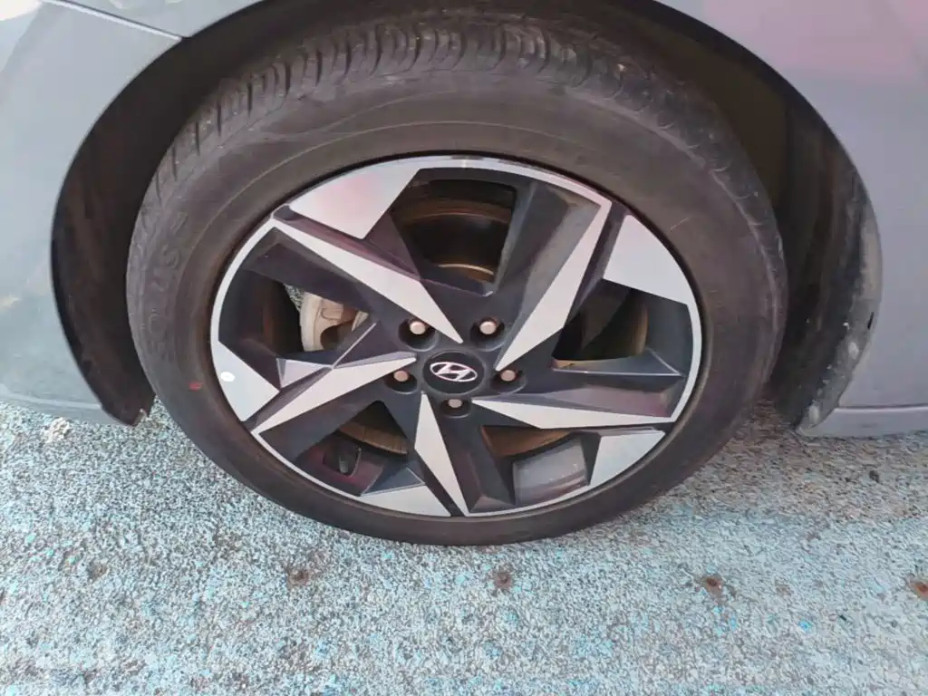 Hyundai Elantra — фото 23