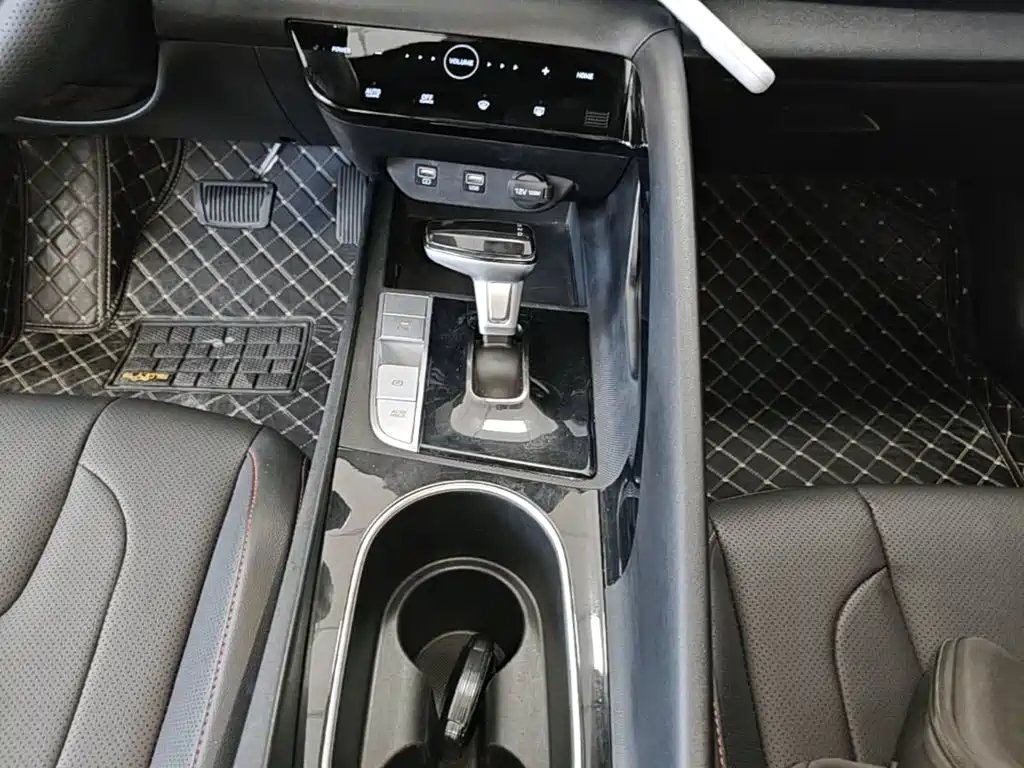 Hyundai Elantra — фото 14