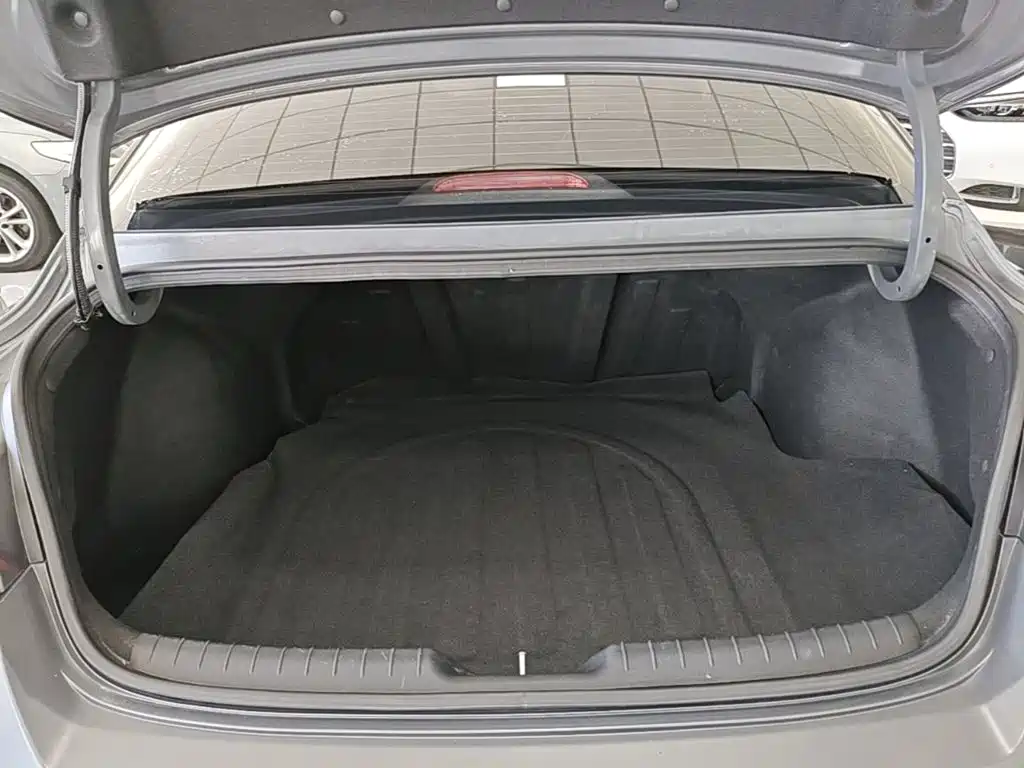 Hyundai Elantra — фото 19