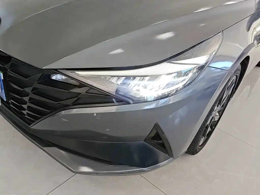 Hyundai Elantra — фото 24