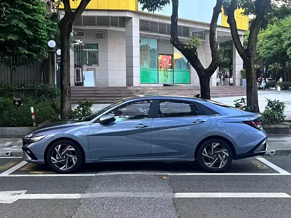 Hyundai Elantra — фото 16