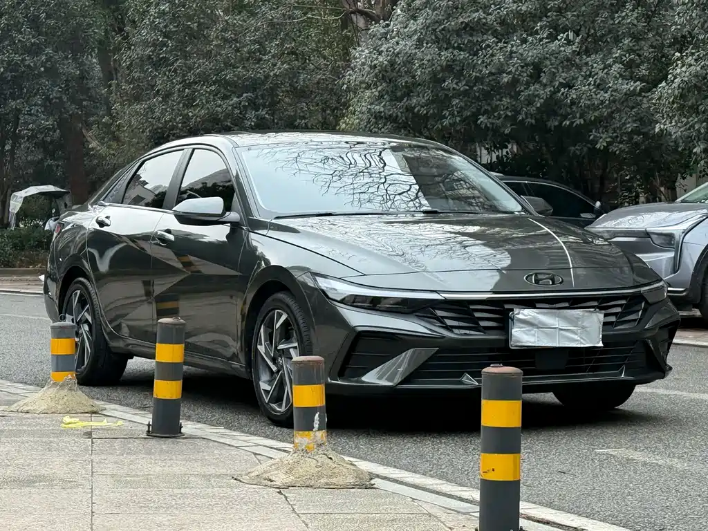 Hyundai Elantra — фото 2