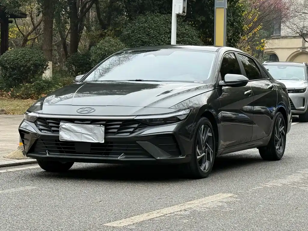 Hyundai Elantra — фото 3