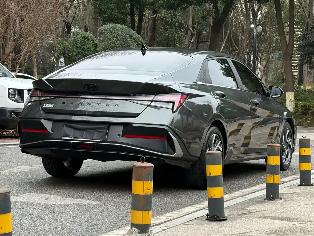 Hyundai Elantra — фото 5