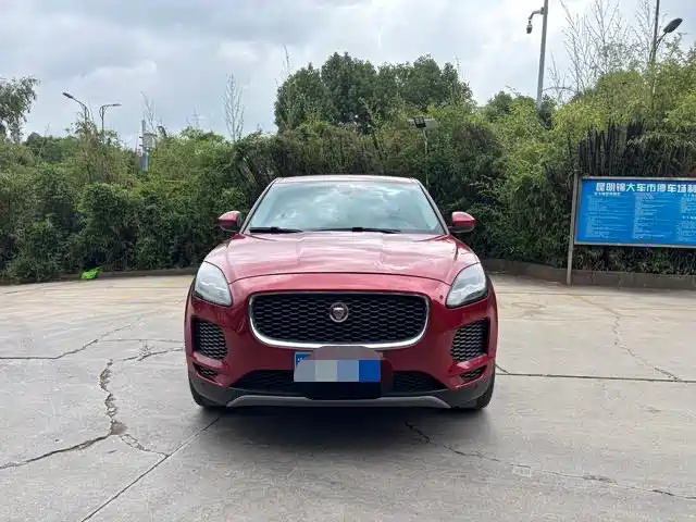 Jaguar E-PACE — фото 2
