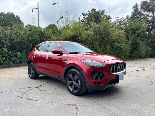 Jaguar E-PACE — фото 6
