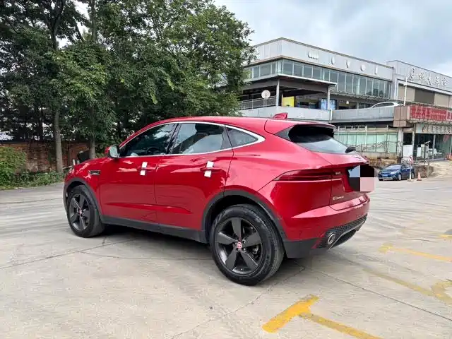 Jaguar E-PACE — фото 9
