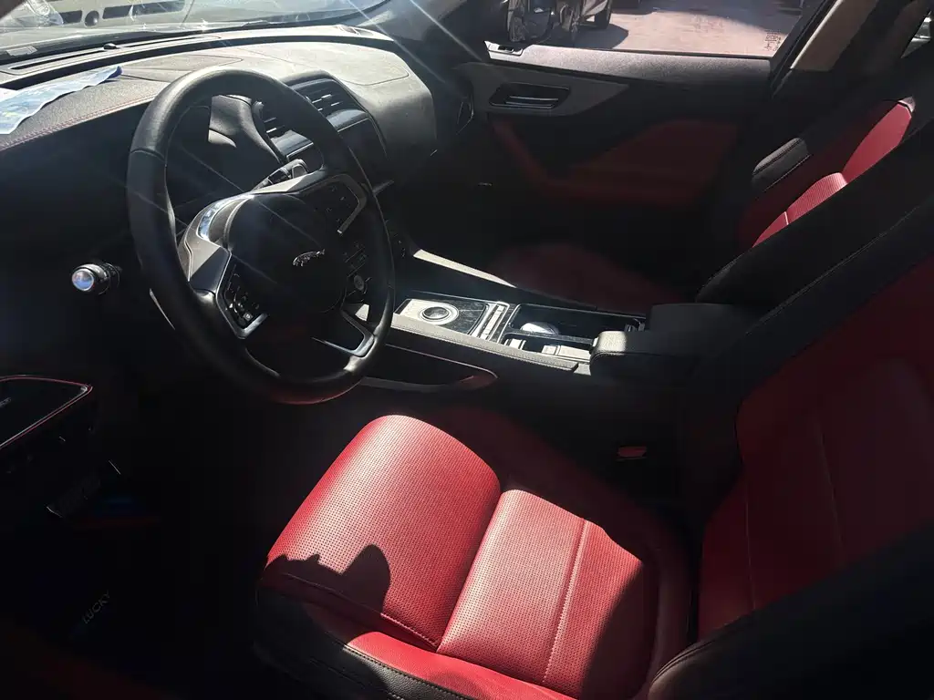Jaguar F-PACE — фото 17