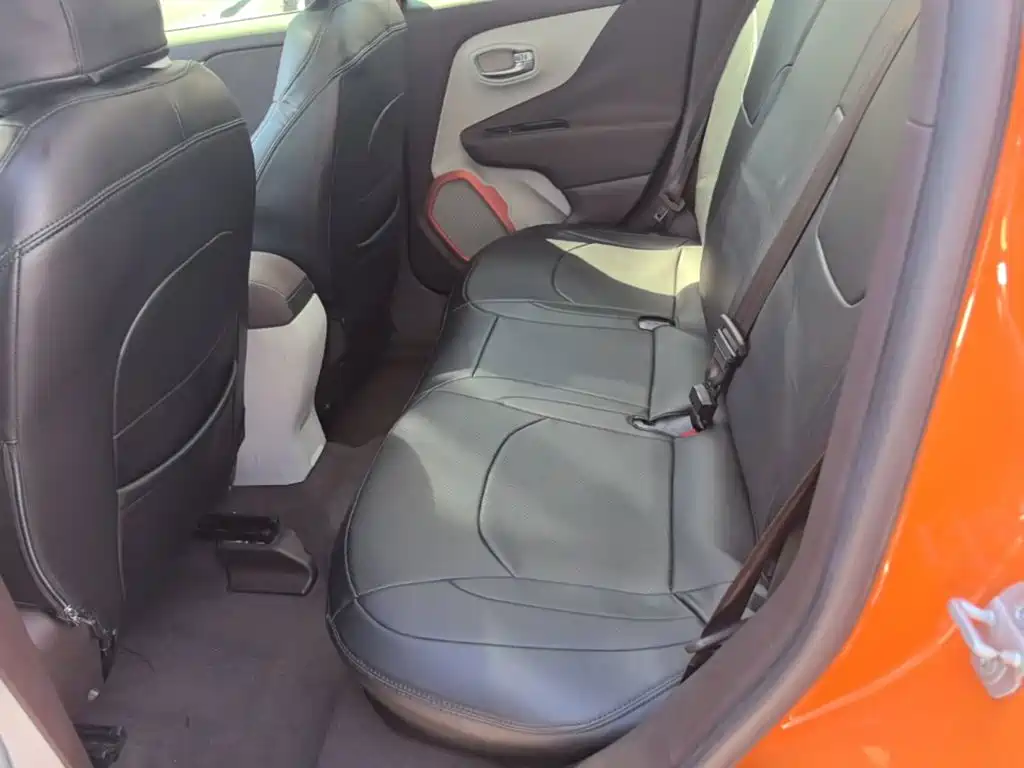 Jeep Renegade — фото 17