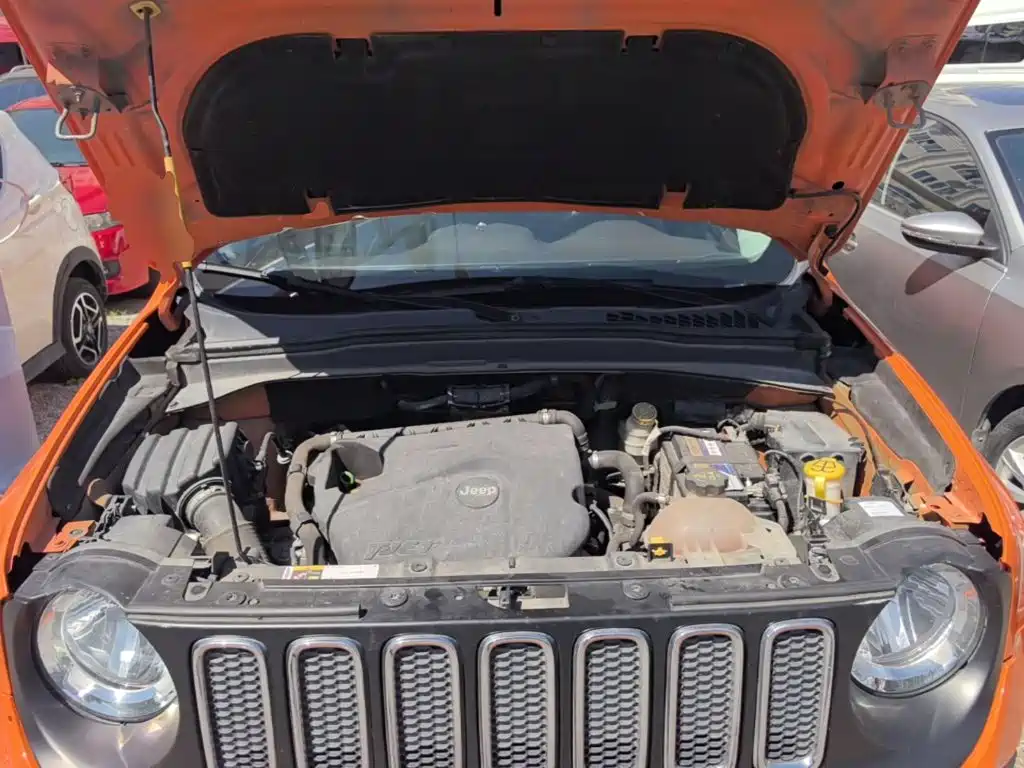 Jeep Renegade — фото 20