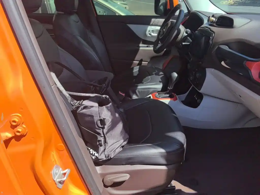 Jeep Renegade — фото 25