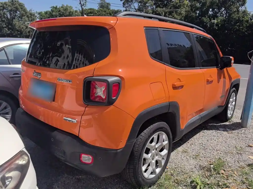 Jeep Renegade — фото 7