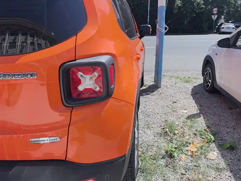Jeep Renegade — фото 8