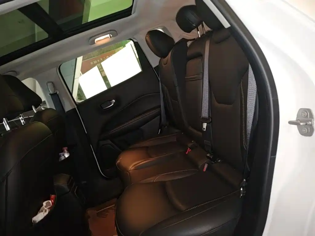 Jeep Compass — фото 17