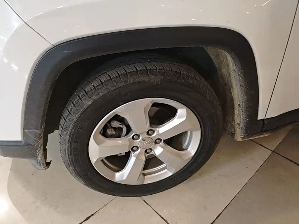 Jeep Compass — фото 23