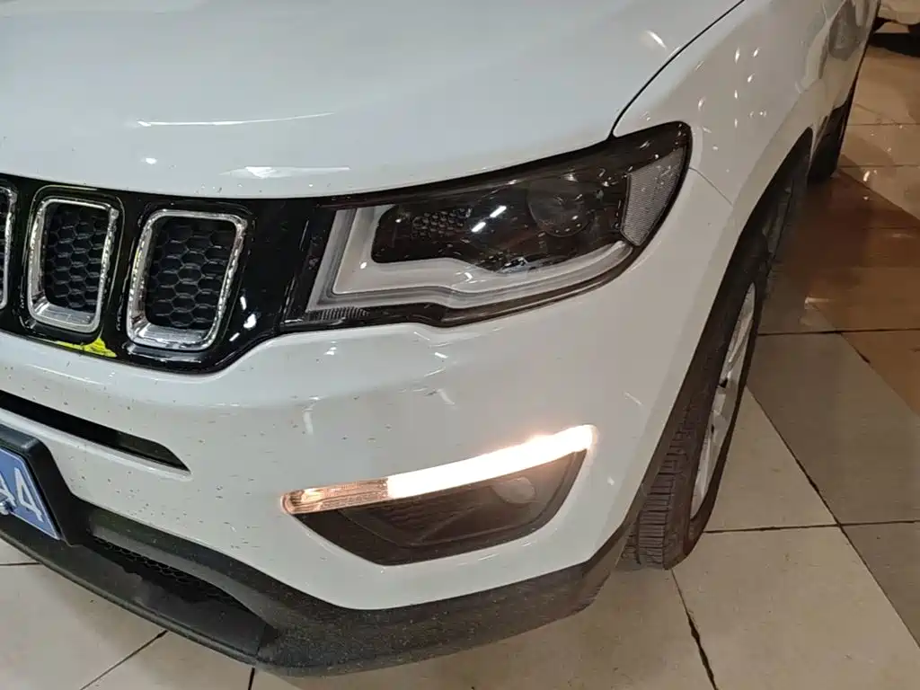 Jeep Compass — фото 24