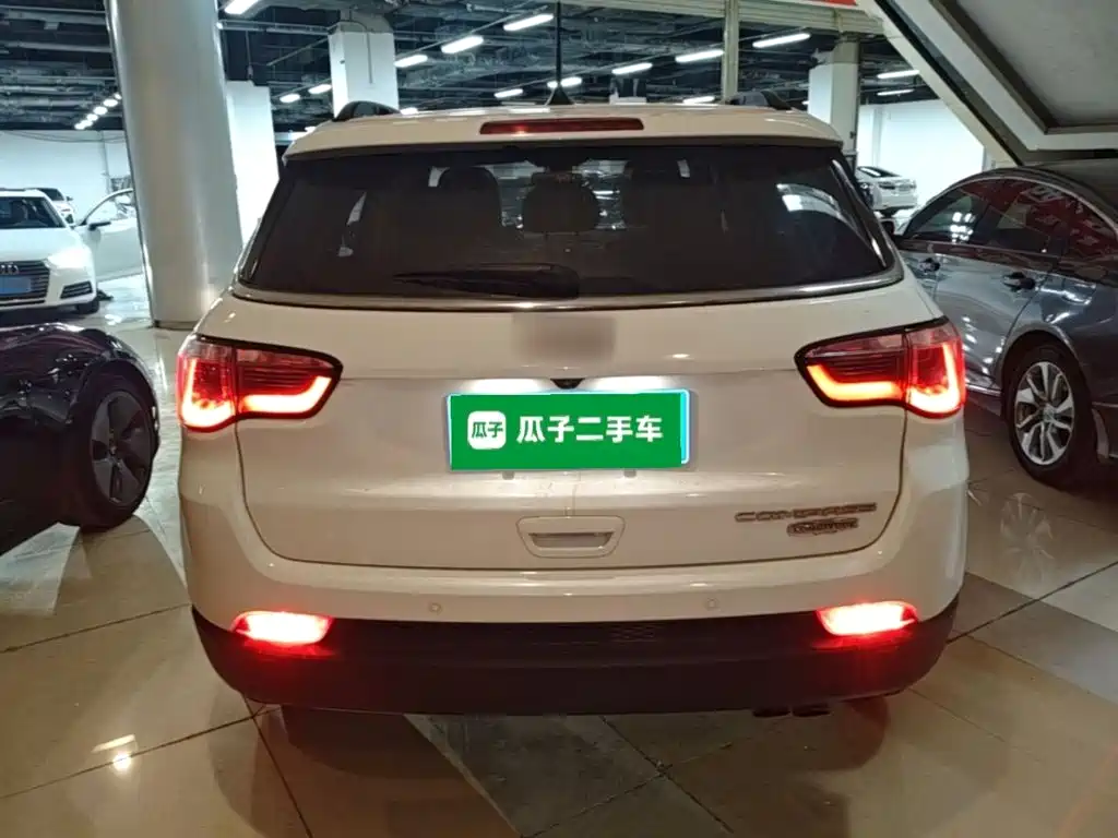 Jeep Compass — фото 6