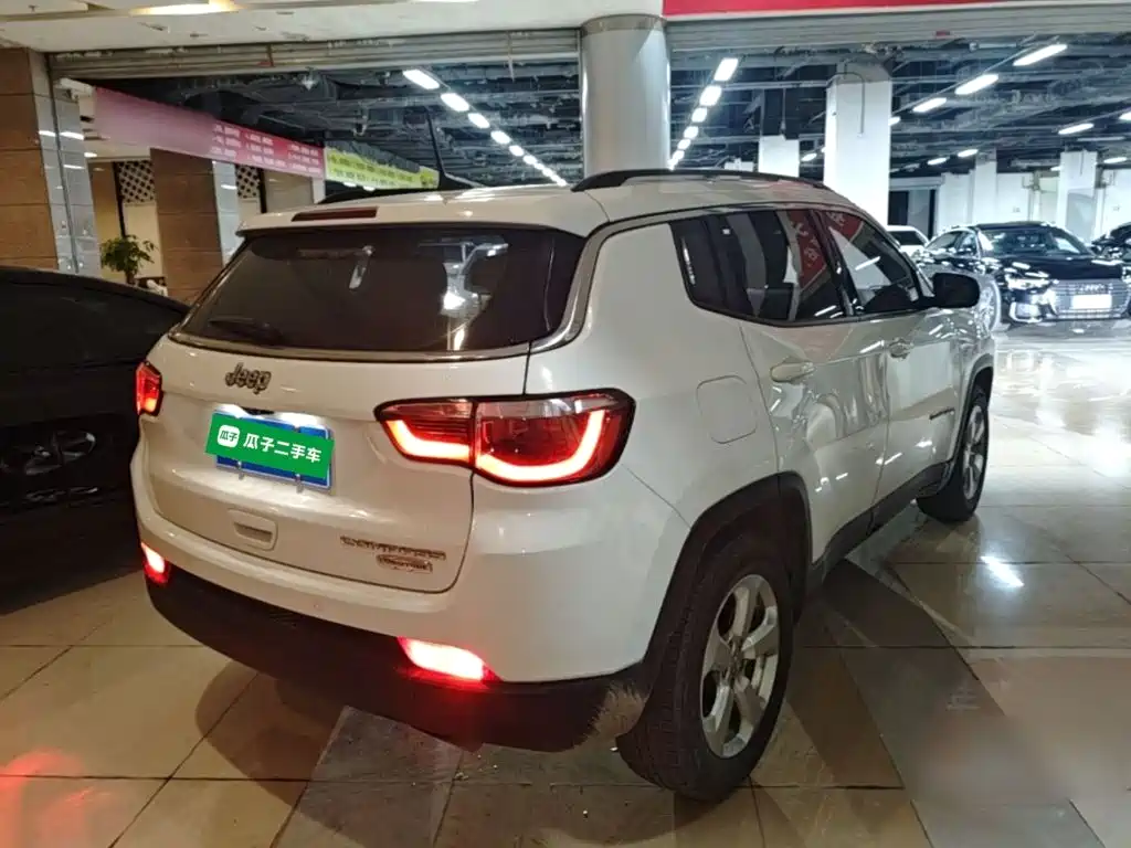 Jeep Compass — фото 7