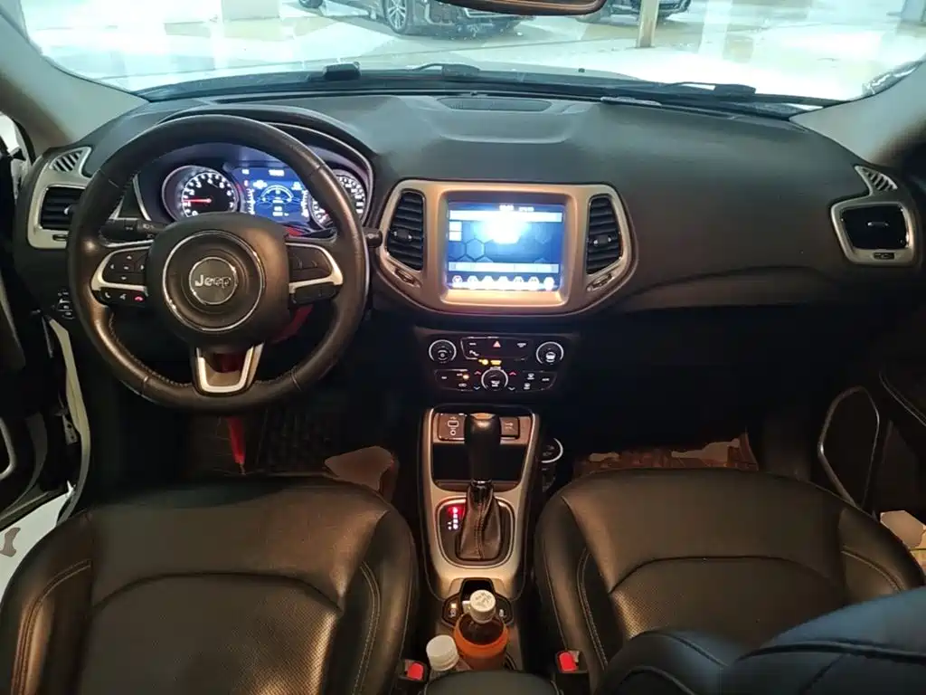 Jeep Compass — фото 10