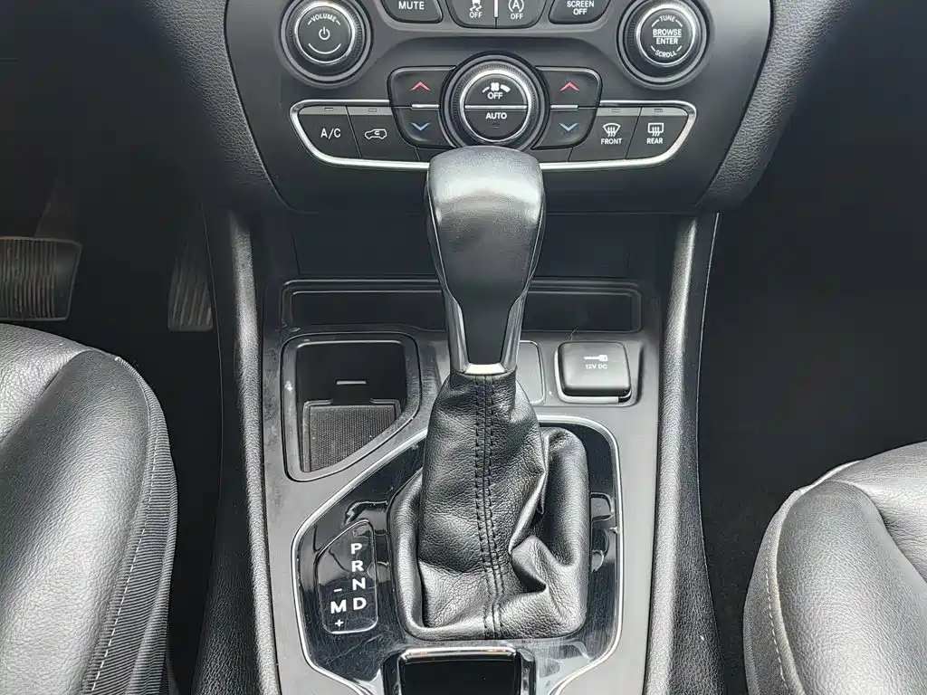 Jeep Cherokee — фото 13